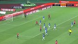 当代边线任意球掷出 冯劲带球内切射门打飞