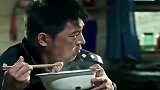 和狗狗抢饭碗，怪不得狗子对你吼！