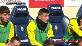 武磊西甲首度出镜 身处替补席认真观战