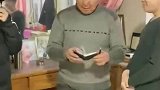 女孩回家假装人口普查人员给姥姥惊喜