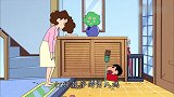 最懒小新竟然愿意主动打扫“玄关”，原因还真是奇特！