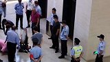 大学教授被指控性侵遭解聘事件疑反转：女子非大学生