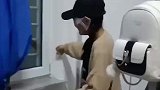封校女生在宿舍玩抓迷藏