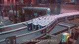 老外全身粘满薄荷糖，跳进10000升可乐中，泳池瞬间沸腾！