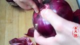 洋葱这么做实在太好吃了，一次做几斤都不够吃，好吃过瘾