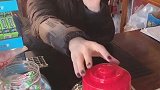 百威超市买东西遇到不会算账的老板，看结果发生了什么，忍住别笑