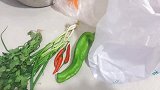 红焖牛蛙的家常做法，简单好做，肉嫩味足，下饭