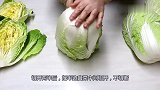 家里收获了很多白菜，腌成韩式辣泡菜，做拌饭最好吃了