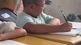 小学生举手投足局里局气，气质被狠狠拿捏了