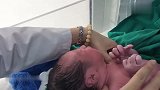 多么标准的新生儿哭声！这刚出生的婴儿，连哭声都那么好听