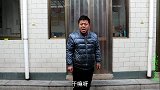 金毛臭臭说自己住的是别墅，二虎进家一看发现是破狗笼，可真能吹