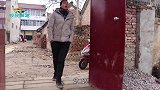 农村母亲卖房供儿上学，4年后母亲却发现是个空欢喜，母亲心凉了