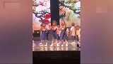 儿童节汇演被迫营业，网友：看着有点可怜但好好笑啊