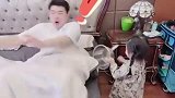 男人还得闺女治，曾经那个狂傲不羁的少年，一睁眼咋就怂了