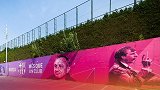 巴萨晒克鲁伊夫球场巨幅壁画 致敬克鲁伊夫和拉玛西亚！