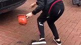 这下完蛋了，我把裤子劈叉了