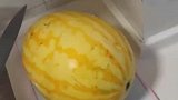 黄色的西瓜第一次见，里面像南瓜