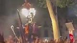 还是想他！巴萨球迷庆祝夺冠 长时间高喊梅西的名字