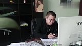 员工业余做微商，把老板朋友圈弄得乌烟瘴气，于是老板全开除了