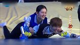王牌对王牌：登顶游戏环节，陈伟霆一把拉下王源，姿势太帅了！