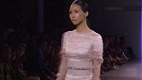 时尚走秀：国外大胆走秀，表现完美身姿