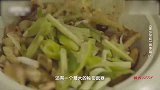 大爷自创酸菜鸭，新鲜鸭子和酸菜一起炖，汤汁和饭吃想想就美
