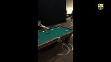 西甲-1718赛季-真会玩儿!都是多面手 巴萨酒店耍起乒乓球-专题