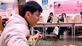 语文老师晚会放大招，公然跳起“书记舞”！全班同学咆哮不停