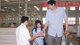 “中国第一巨人”不顾医生建议强行生子，如今孩子近照曝光