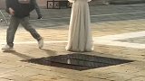 沈梦辰主持节目现场，两个助理前来帮忙，导演差点急眼了
