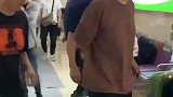 贾冰在医院拍戏被围观，连忙解释没生病。网友：出场自带喜剧效果