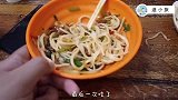 离开新疆前来吃最后一顿拌面，每人都加一份面，真的太好吃了