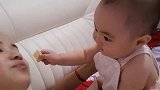 都是我喂宝宝吃东西，现在改了变成宝宝喂我吃东西了真是幸福啊