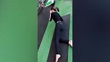 妹子健身怎么这么“骚”？你能做到这些高难度动作吗