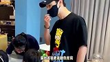 痞幼追星Angelababy，网友：又是羡慕网红的一天