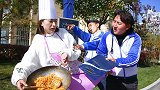 学生质疑食堂阿姨,拿来电子秤打饭,长见识了