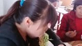 这胃口这吃法，没人和你抢啊