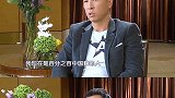 他直接打断主持人说到，我是中国的甄子丹 不是美国的！这样爱国的艺人值得喜欢！