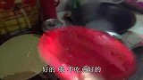农村大妈真能吃：杨妈铁锅炖鸡蛋羹蘸小米面，大口扒拉吃的真馋人