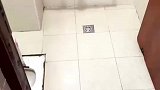 这个宿舍终究还是选对了男生嫌上蹲厕好累，宿舍长马上给安排马桶