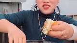 哎呀妈呀这大海螺真好吃，挤个东西给你们看看