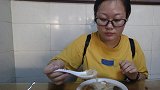厦门女孩前往漳州寻找民间小吃，早上9点起来排队，吃后赞不绝口