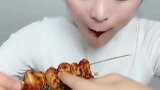 吃货吃生蚝撸串，辣味十足过不过瘾！
