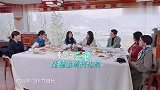 刘涛变身金牌团长！亲手给妻子团准备礼物，蒋勤勤爱不释手