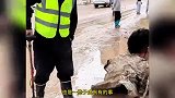 洪水冲走千万金饰，市民无偿送回1kg，店家否认平账骗保
