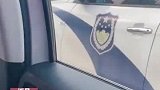 结婚当天偶遇警车，新娘摇下车窗向警察叔叔要祝福