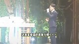 金钟大陪妻女出游，一手抱一个娃妥妥女儿奴，一家四口低调幸福