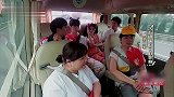 贾玲周深唱《小拜年》有内味了，杨迪调侃“四千年美女”太皮！