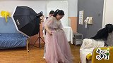 儿媳穿婚纱拍照片，一出场婆婆就哈哈大笑，老公：回到初恋的感觉