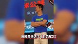 吴京长沙路演遇堵车，担心影迷等太久，现场骑单车指挥众人赶往影院